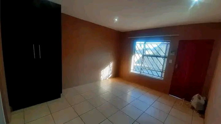 A clean spacious bachelor unit available in e  in Allandale