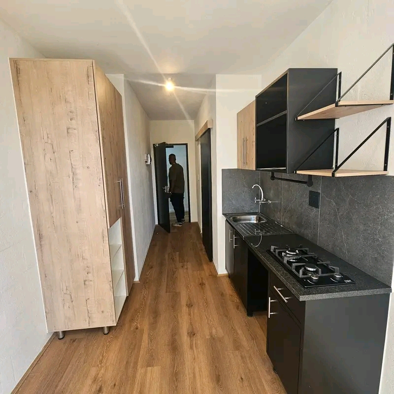 Bachelor apartment with balcony for rent (jus  in Northcliff
