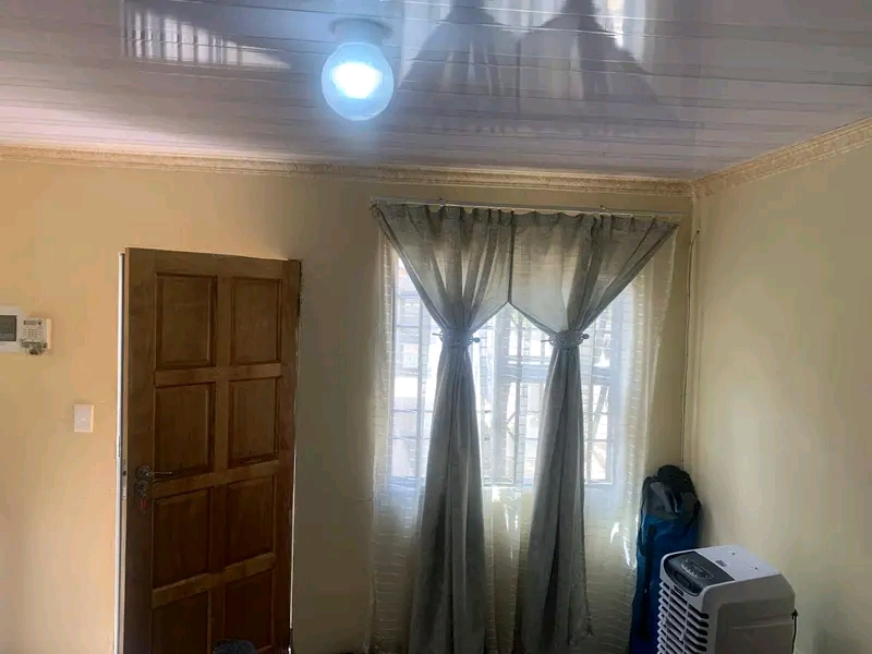 Room with ensuite to rent extension 16, phase  in Protea Glen