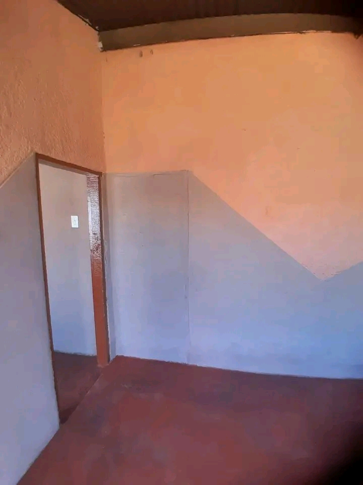 2 room available  maokeng section 
-well pai  in Tembisa