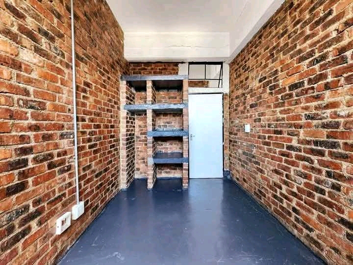 Bedroom available for month end at durban str  in Marshalltown