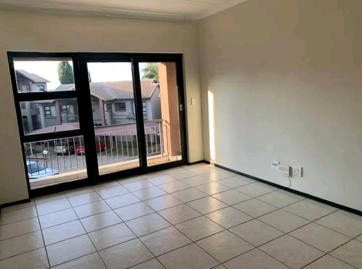 A well designed 2 bedrooms and 1 bathroom apa  in Northriding