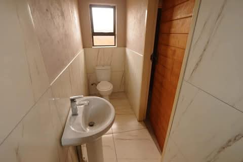Still available to rent in  white city for 25  in White City Jabavu