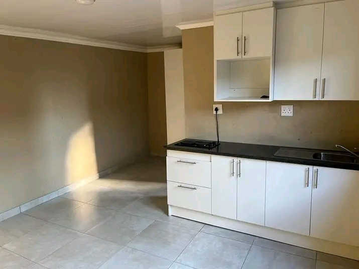 Apartment to rent at lufereng with fitted kit  in Lufhereng