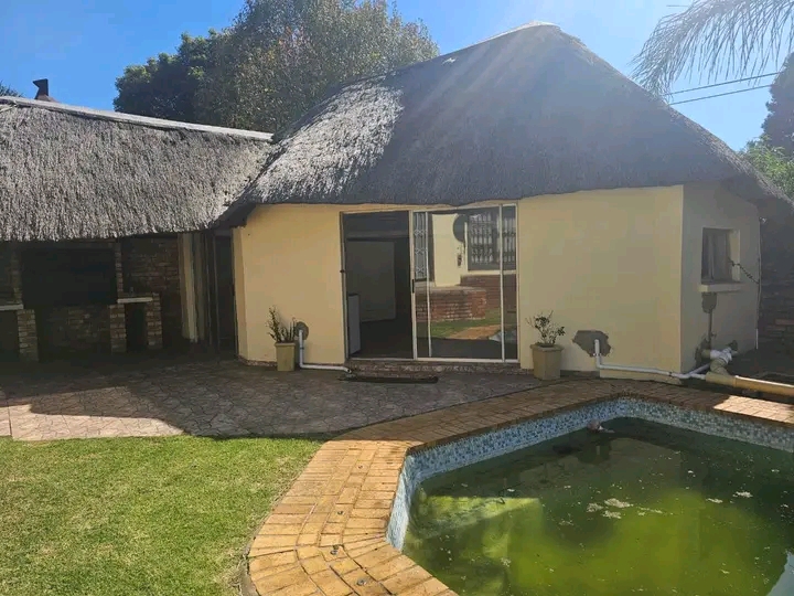 Bachelor cottage to rent r3800 per month 
av  in Norkem Park