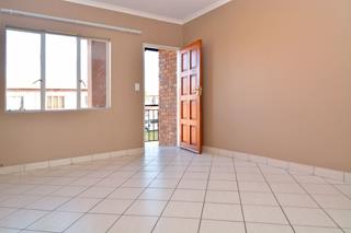 Lovely and spacious 2 bedroom 1-bathroom apar  in Protea Glen