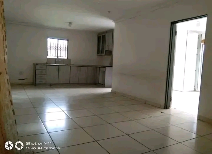 2 bedroom bachelor available  for r4000pm, de  in Birch Acres