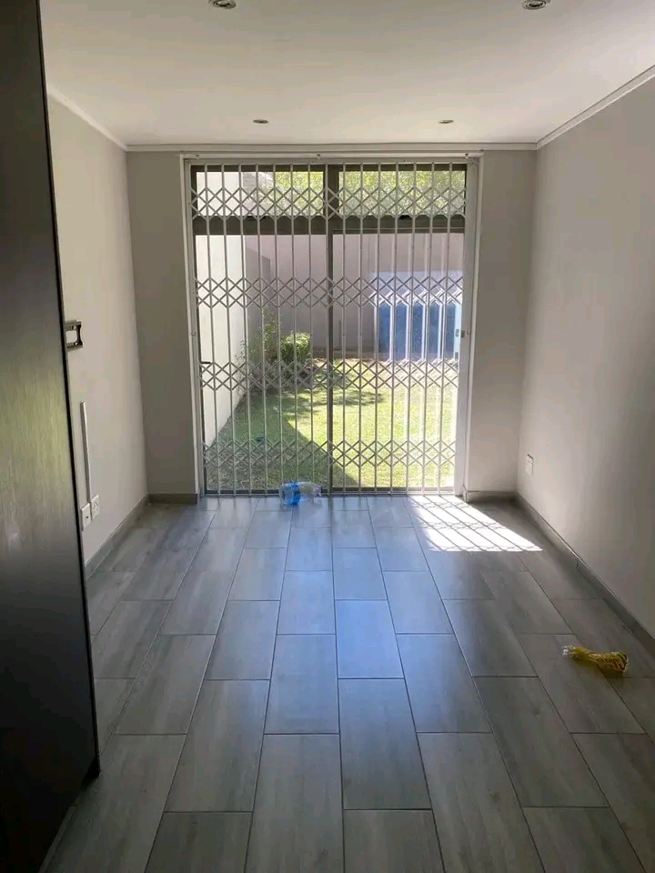 2 bedroom 2 bathrooms for rent ground floor w  in Sandton