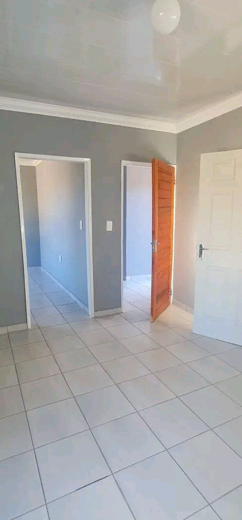 Greetings bachelor s rooms available for mont  in Clayville