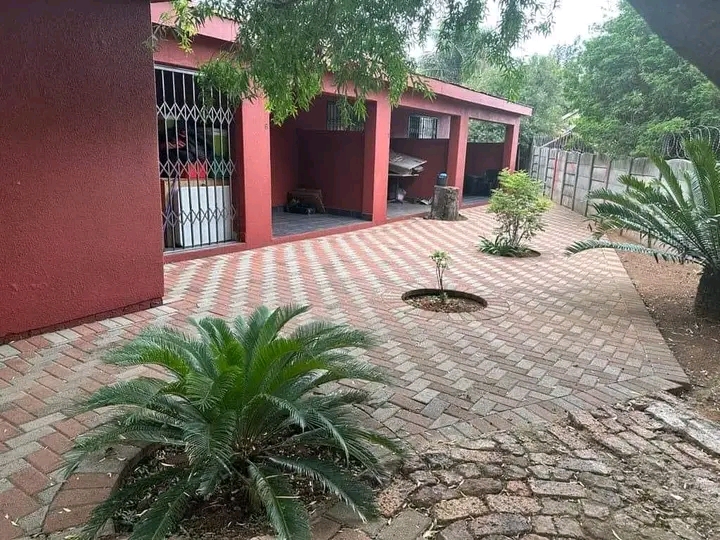 Spacious bachelor unit to rent with kitchenet  in Norkem Park