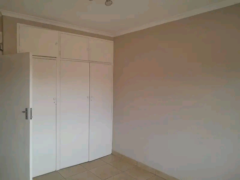 Room available move in 1st of march 
monthly  in Sandton