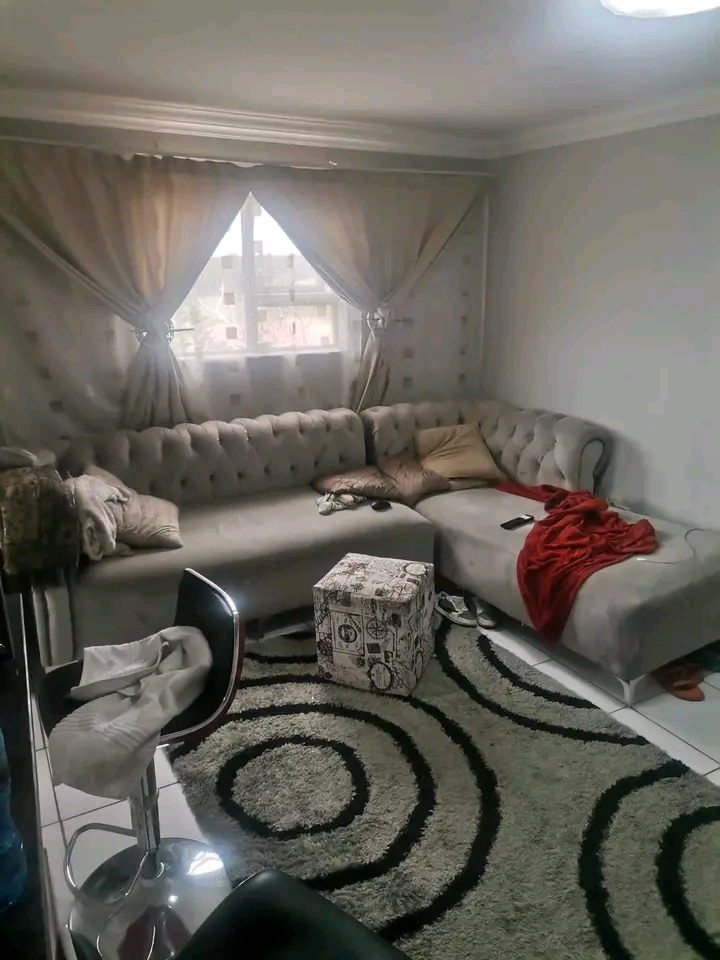 2 bedrooms upstairs  cottage comes with fitte  in Norkem Park