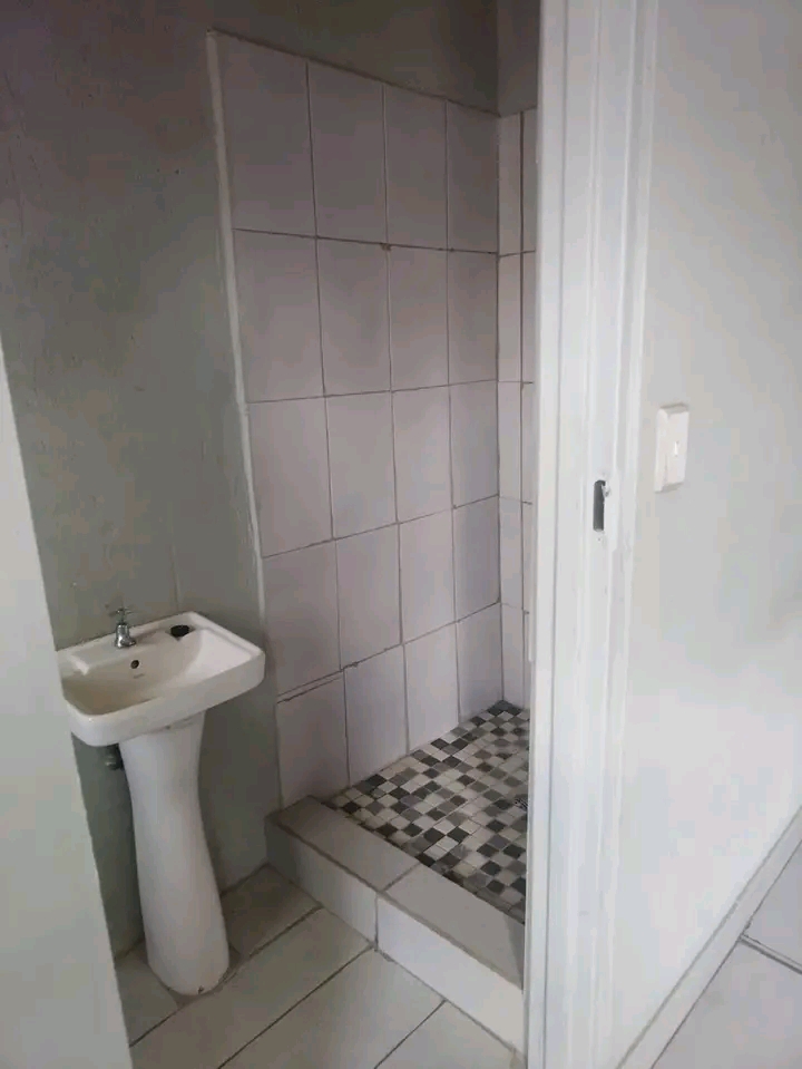 Room with own shower and toilet
29 verdun. n  in Delville