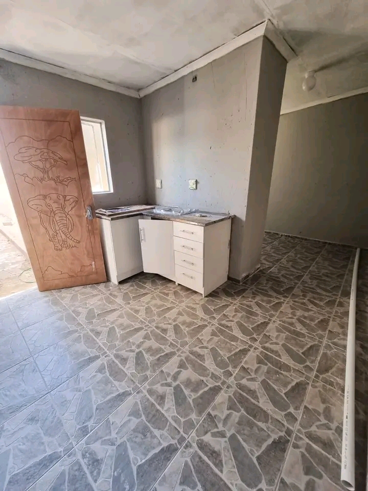 Bachelor available to rent at ext 6, eastfiel  in Vosloorus