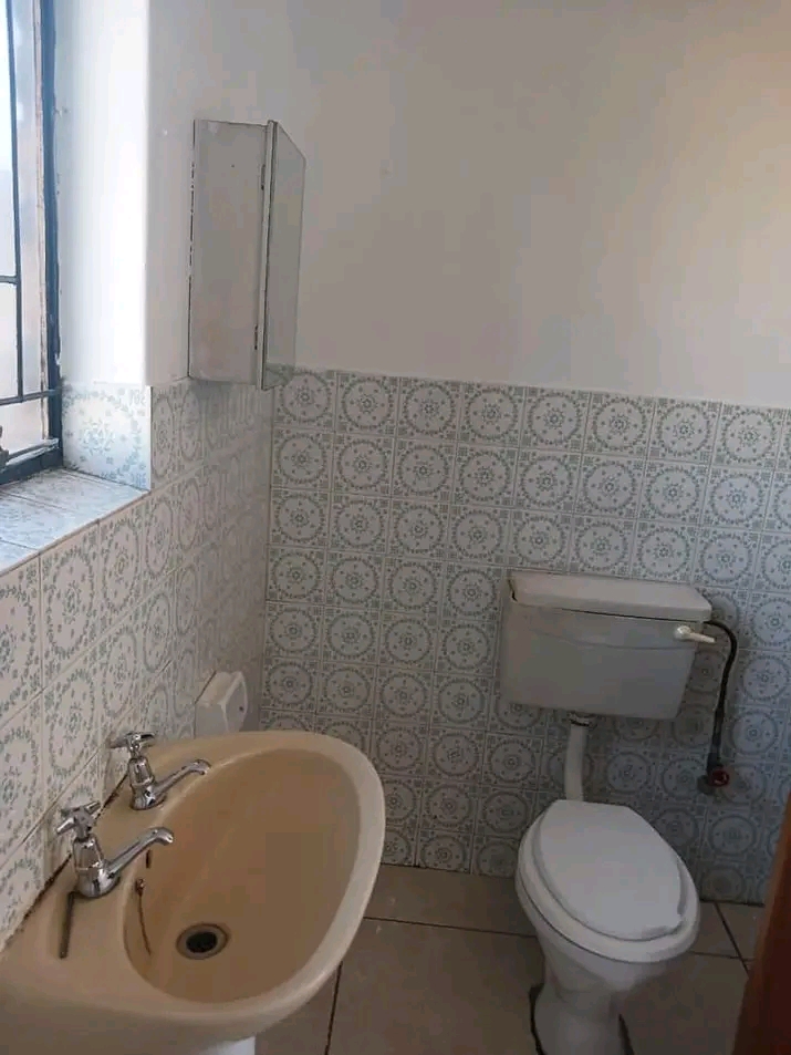 This gorgeous and clean cottage is located in  in Olifantsfontein
