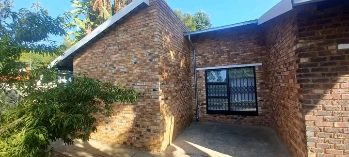 2 bedroom house in ext 3 in a boom gated area  in Birch Acres