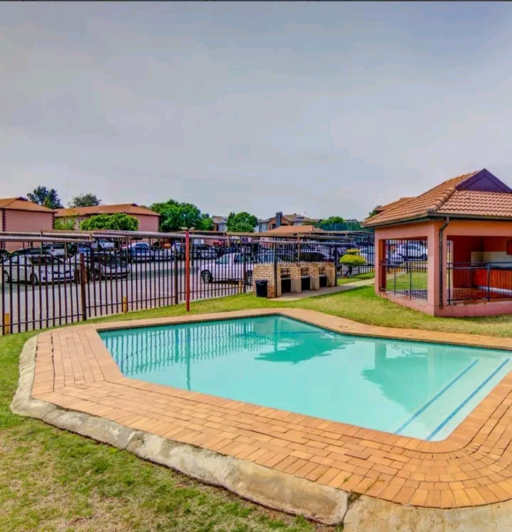 Single room available 1 december for 1 person  in Kempton Park