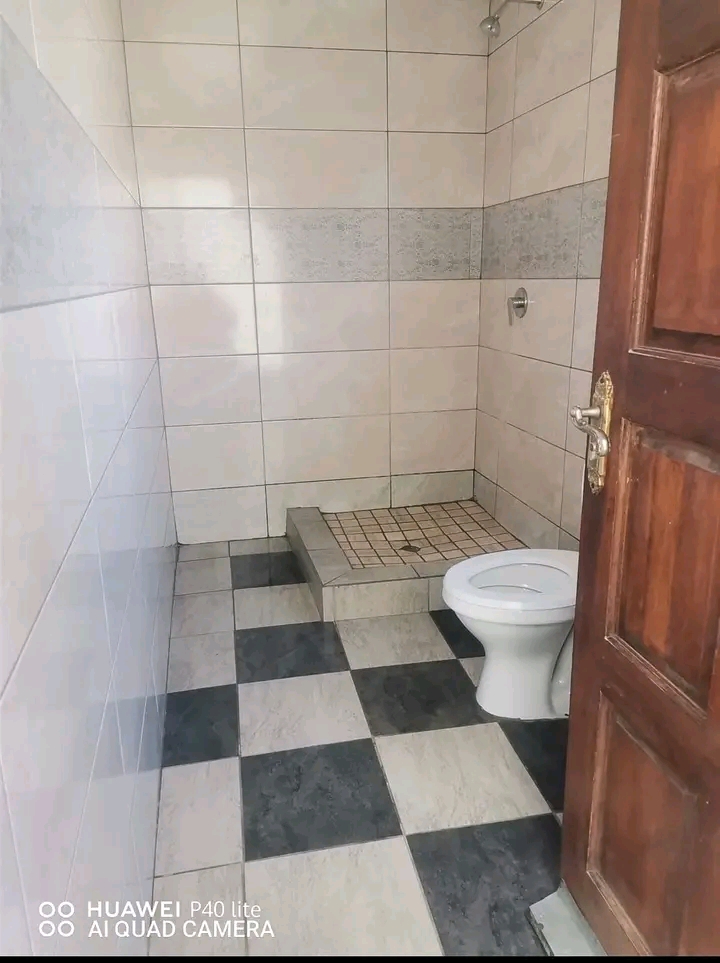 Room to rent in zone 6 for single person r150  in Meadowlands