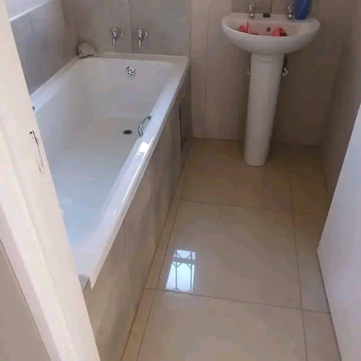 2 bedroom house -with 3 outside rooms -to ren  in Clayville