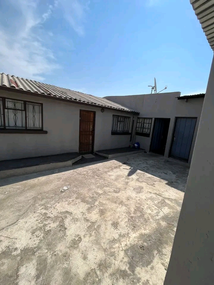 House for sale 
investment property waiting   in Tembisa