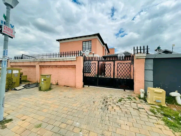 Ext 2🏘️ midrand 🏡 rental:r3900 deposi  in Rabie ridge