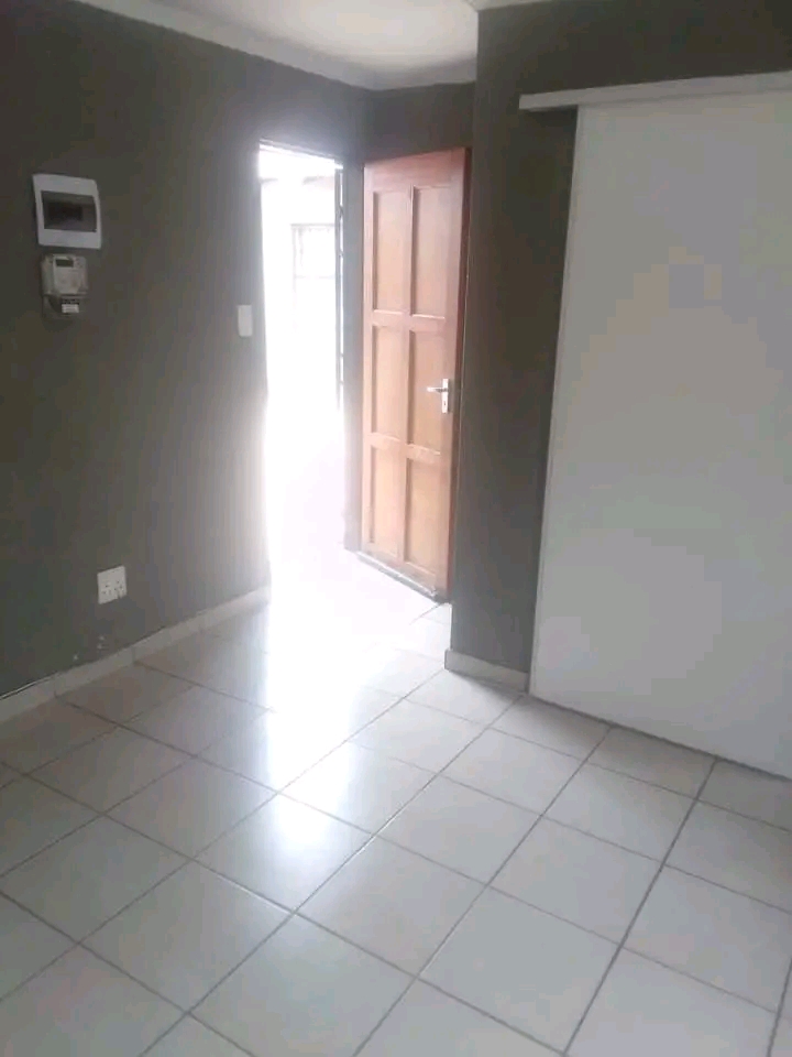 Bachelor flat available for rental in mailula  in Vosloorus
