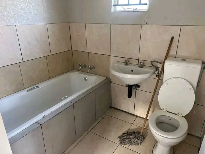 3 bedrooms with bic 
lounge 
kitchen with b  in Windmill Park