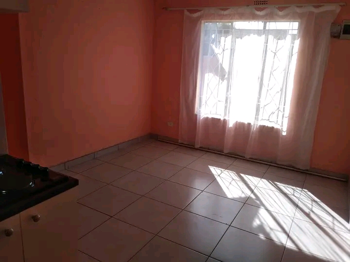 Bachelor unit available for rental at ponong   in Vosloorus