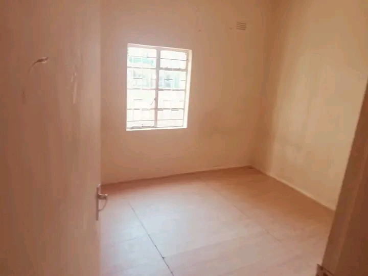 I have two rooms r2000 and for r1800 at numbe  in Primrose