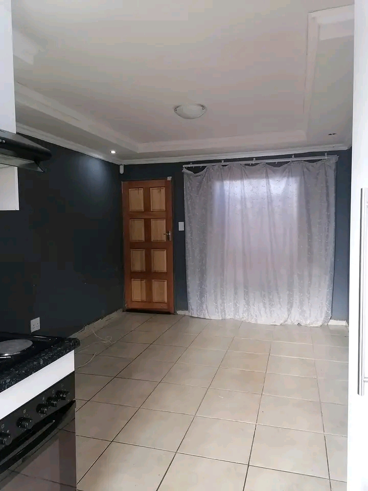 House for rental in ext 20
cousy home 
open  in Protea Glen