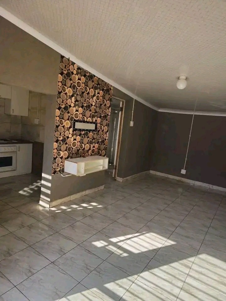 Bachelor to rent in west for r3 500 it has sh  in Mamelodi