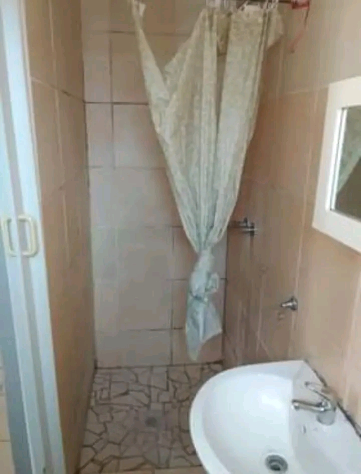 Clean bachelor room to rent in ferreira stree  in Turffontein