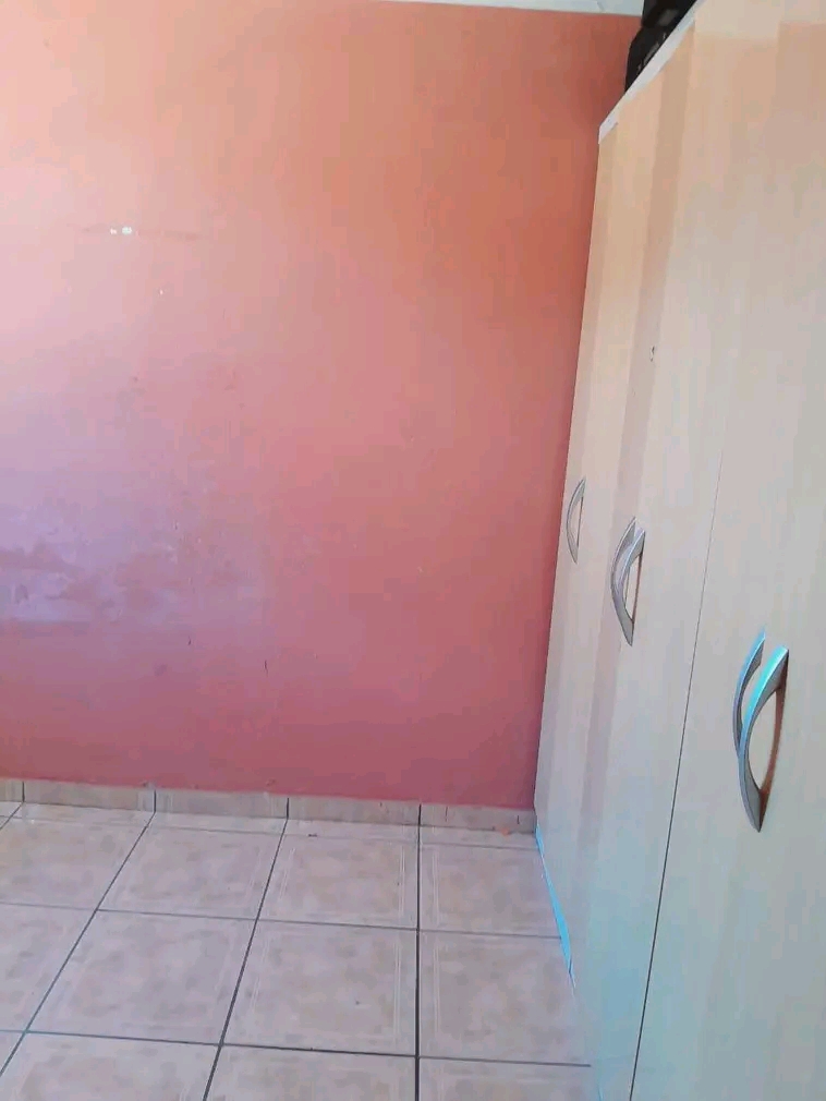 3 bed room house ext 16 r5000 pm
deposit req  in Protea Glen