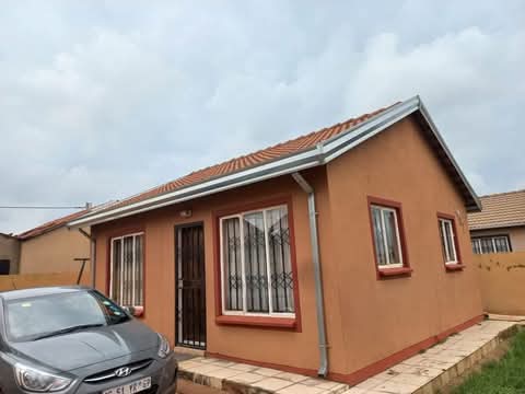 House to let available immediately
rent:r460  in Mapetla