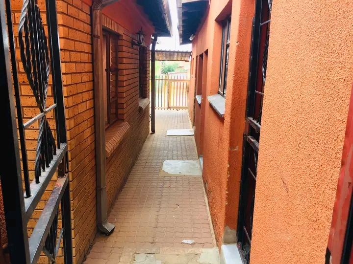 Room still available  ext10 walkable to swazi  in Ivory Park