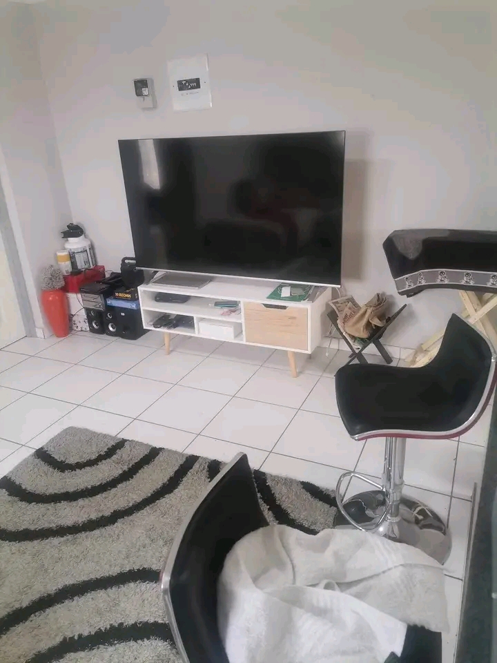 2 bedrooms upstairs  cottage comes with fitte  in Norkem Park