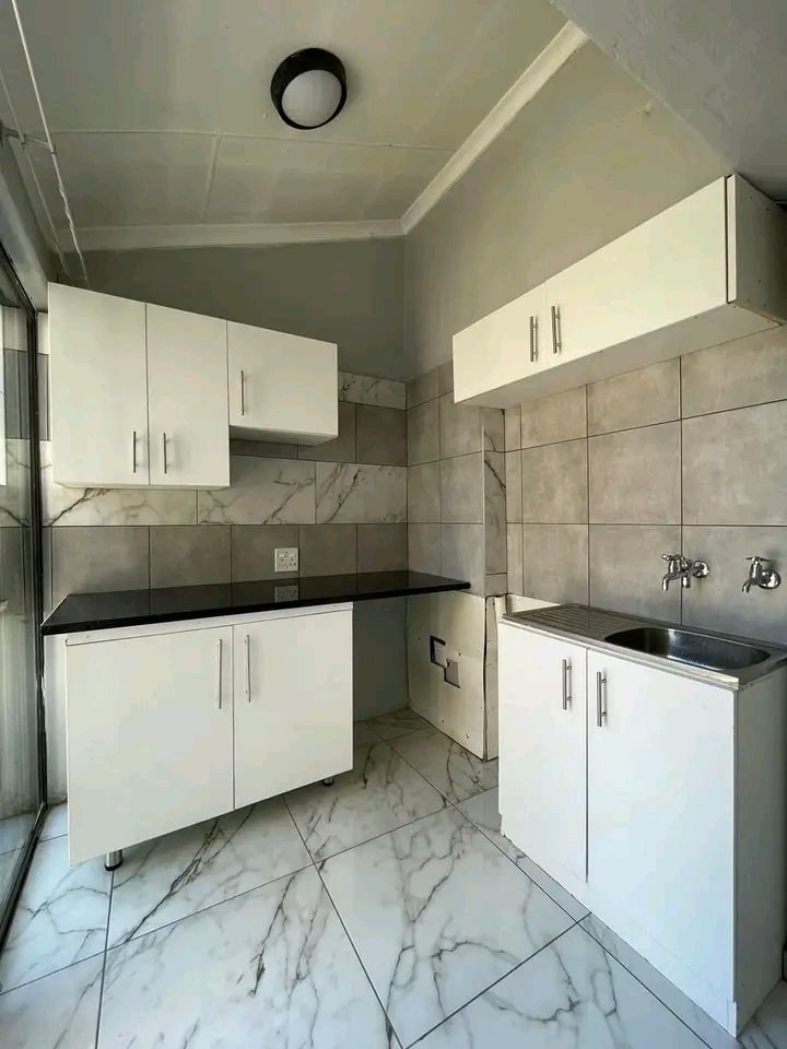 1 bedroom cottage for rental r4500 effective   in Primrose