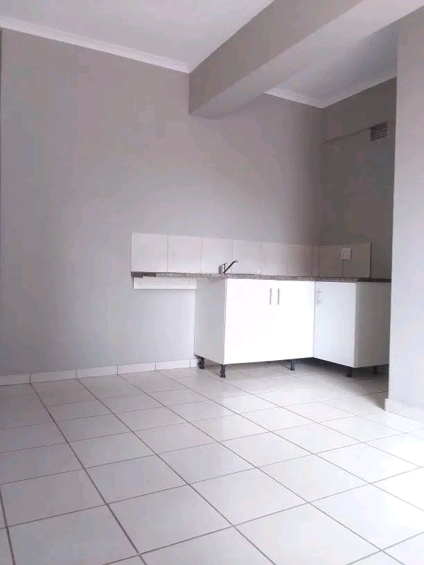 Bachelor s flats to rent in 130 hunter and be  in Yeoville