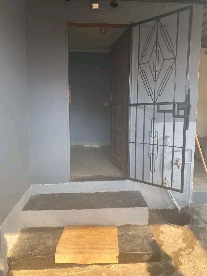 2 bedroom house available for rent. ext 6. r4  in Ebony Park