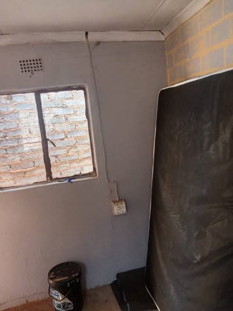 R850 mapetla
whatsapp or call me agent fee r  in Mapetla