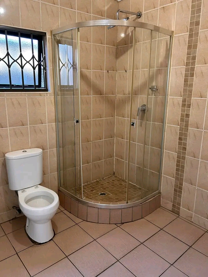 Room available
•walking distance to jabula  in Molestane