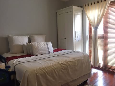 Stand alone
4 bedrooms house.
- beautiful 4  in Kensington