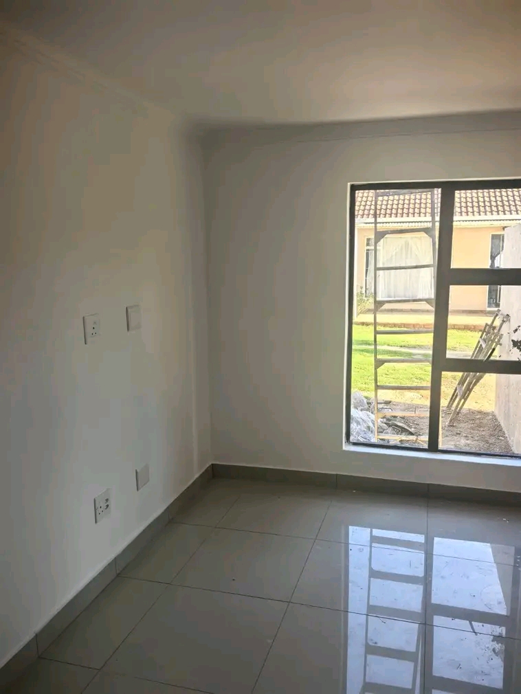 Rental 2 bedroom unit 
r5560 pm
r5500 depos  in Birch Acres