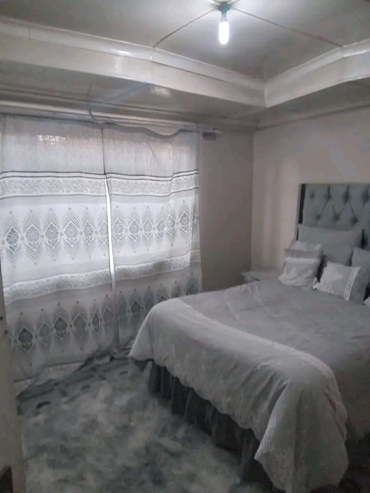 3500 2 bedroom house to rent immediately zone  in Meadowlands