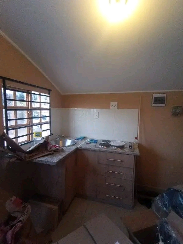 Wendy house bachelor comes with  fitted  kitc  in Norkem Park