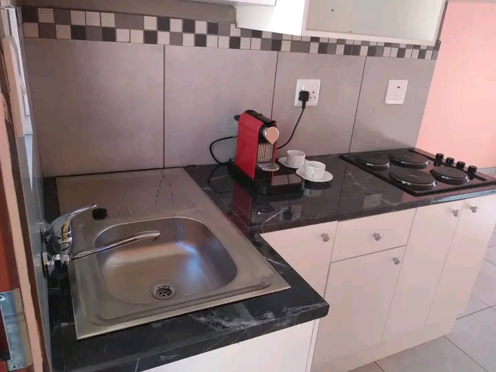 Bachelor unit available for rental at ponong   in Vosloorus