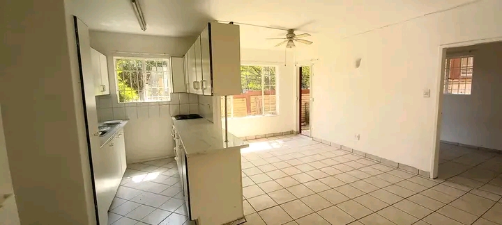 2 bedroom groundfloor townhouse,  open plan k  in Alberton