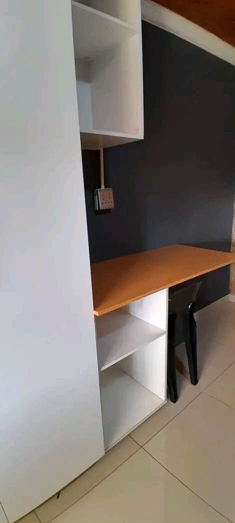 Room to rent in ce2 r2800

neat and spaciou  in Vanderbijlpark