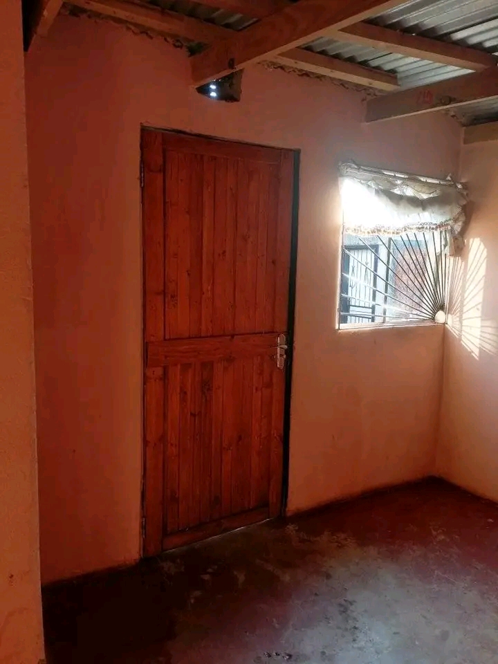 Room to rent available ivory 3 ema 11 r900 el  in Ivory Park
