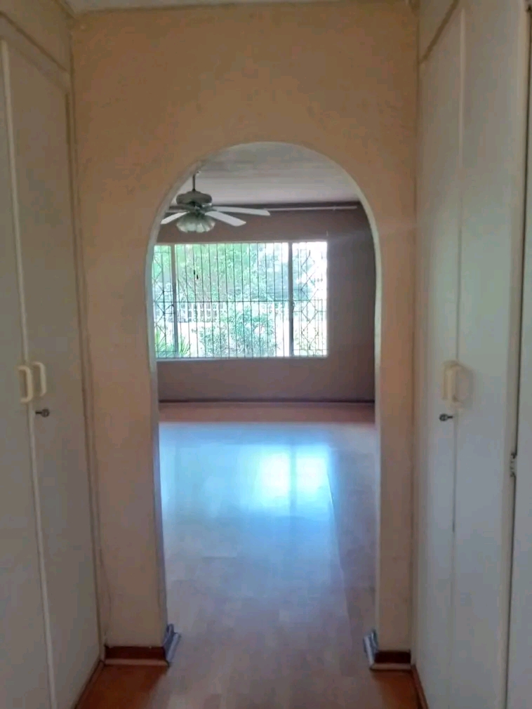 Khithira complex
ground floor unit : open pl  in Roodepoort